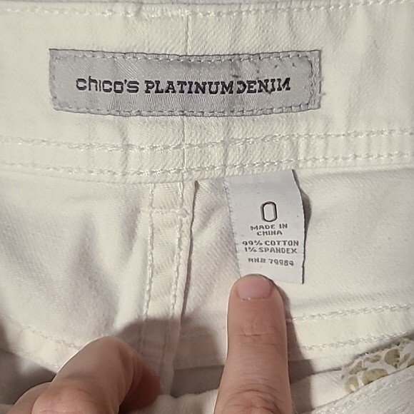 Chicos Women's Platinum Denim Ultimate fit white ankle zip jeans Size S mature - Picture 10 of 12